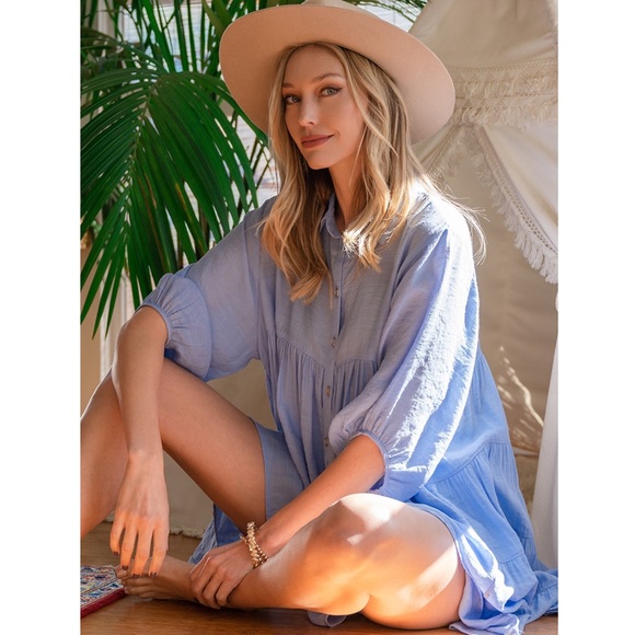 🎉 LAST ONE 🎉 Tiered Back Button Down Tunic - Picture 1 of 5